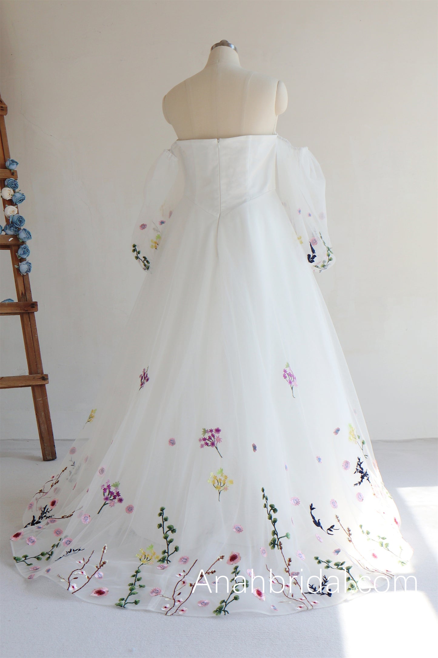 Embroidery Lace Basque Waist Wedding Dress