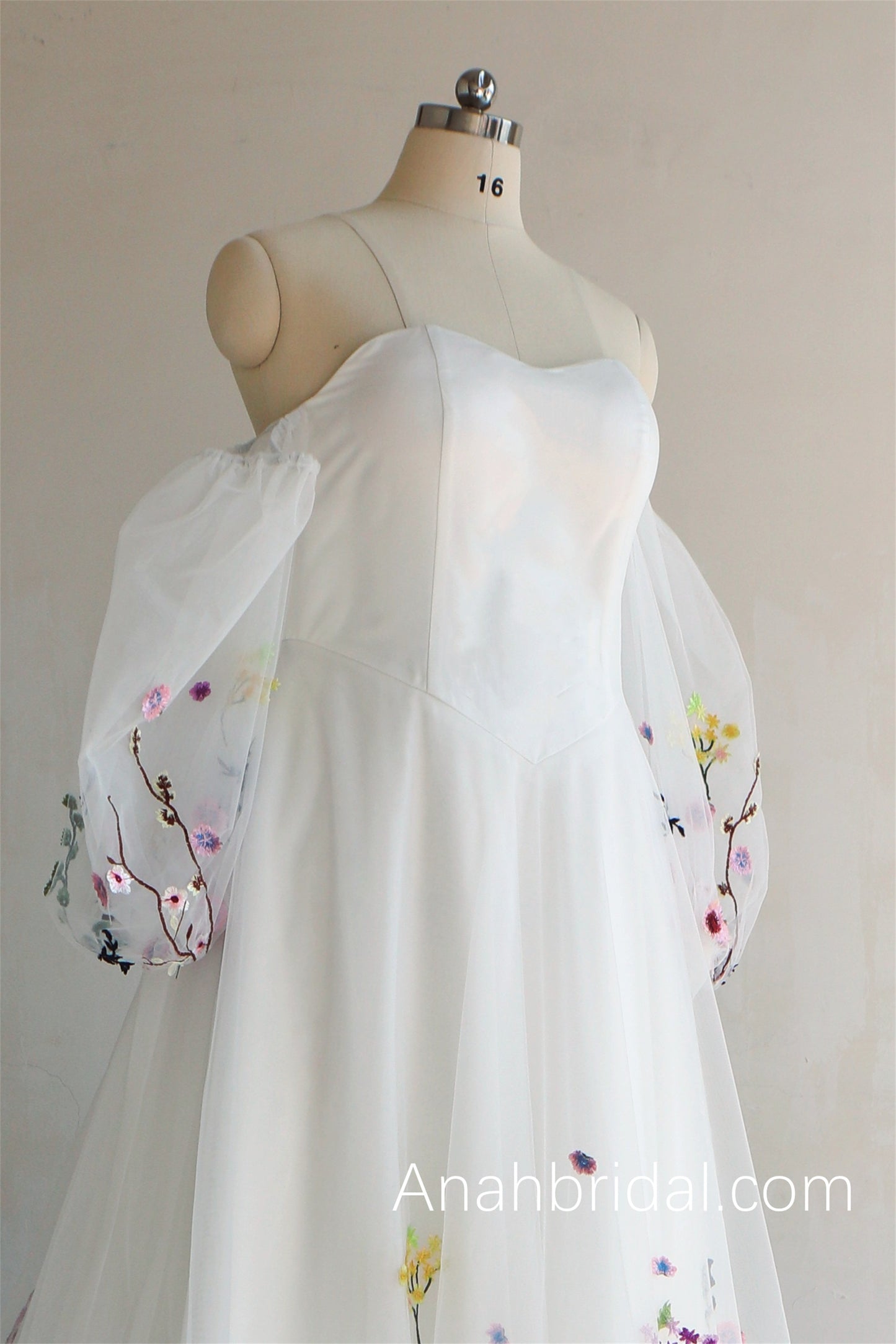 Embroidery Lace Basque Waist Wedding Dress