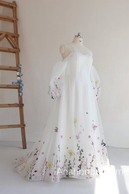 Embroidery Lace Basque Waist Wedding Dress