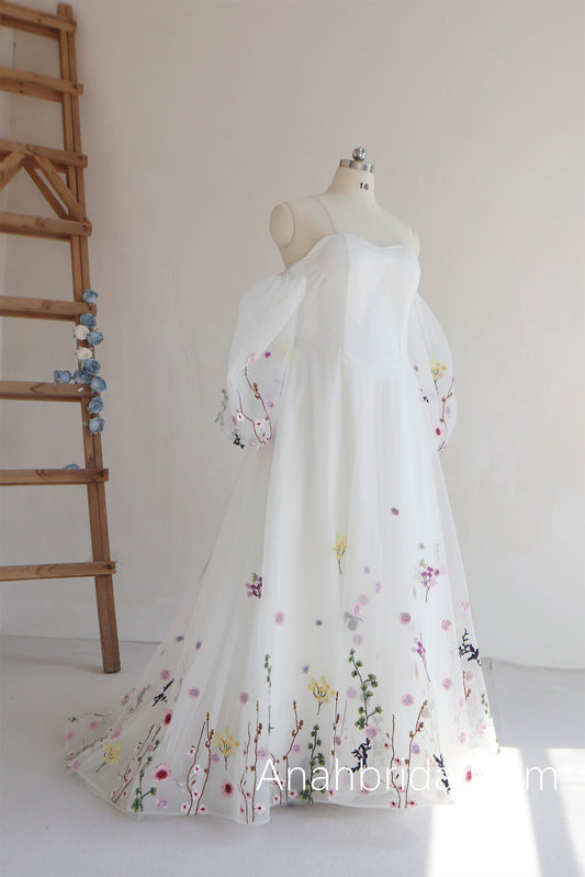 Embroidery Lace Basque Waist Wedding Dress